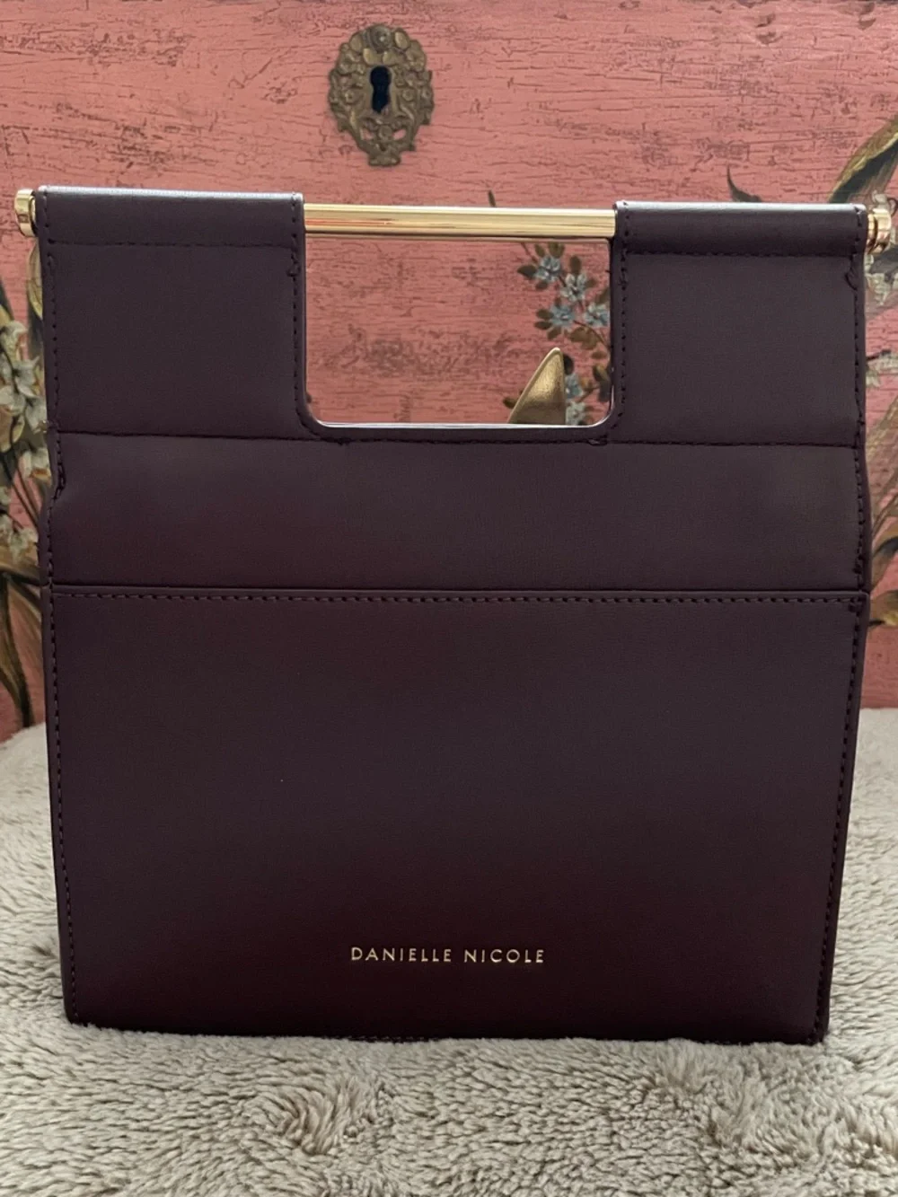 Danielle Nicole x Disney Tinker Bell Keyhole Pixie Dust Crossbody Bag - Picture 4 of 8